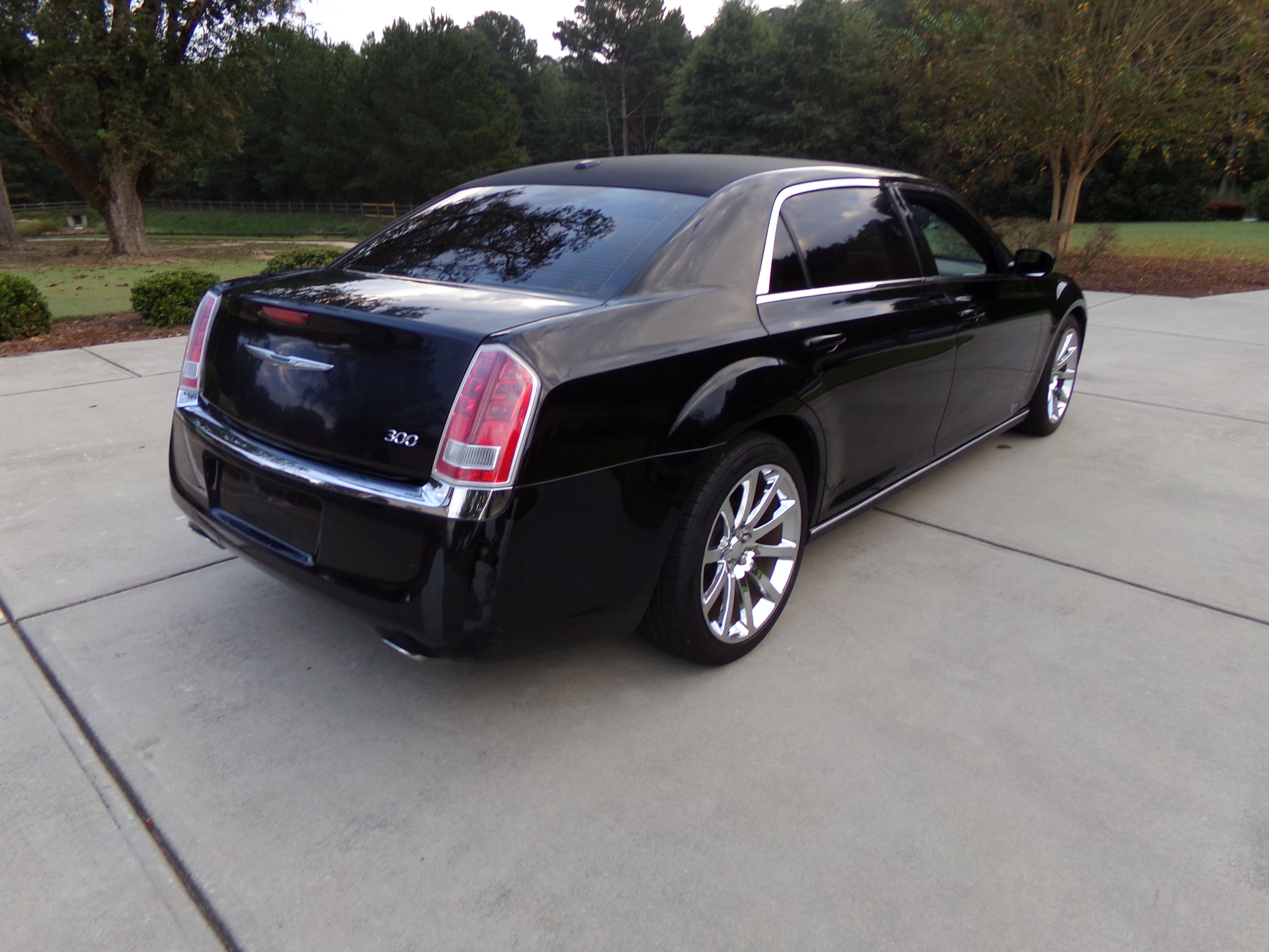 Used 2014 Chrysler 300 S RWD image 5