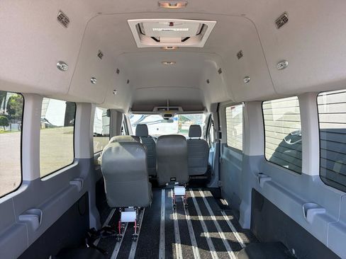 Used 2017 Ford Transit 350 XL RWD image 4