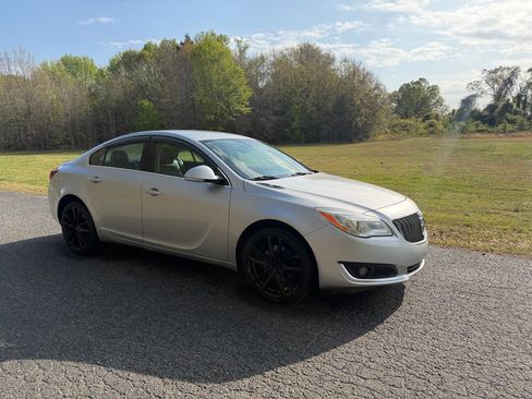 Used 2016 Buick Regal Premium image 16