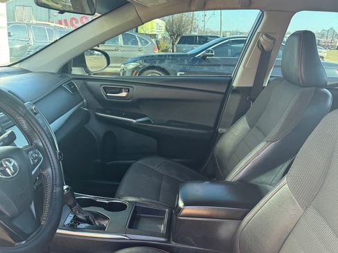 Used 2017 Toyota Camry image 9