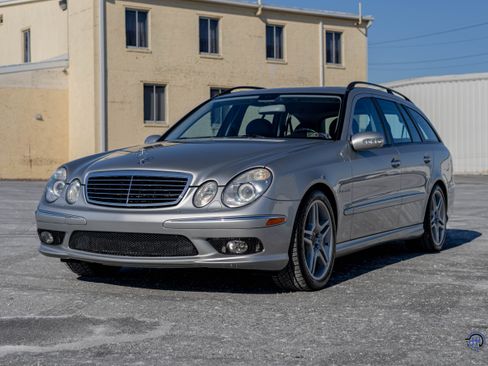 Used 2005 Mercedes-Benz E 55 AMG image 1