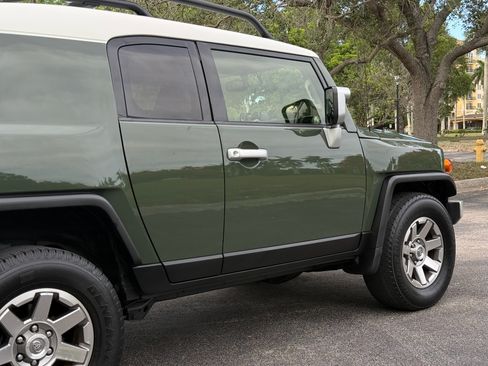 Used 2014 Toyota FJ Cruiser AWD/4WD image 50