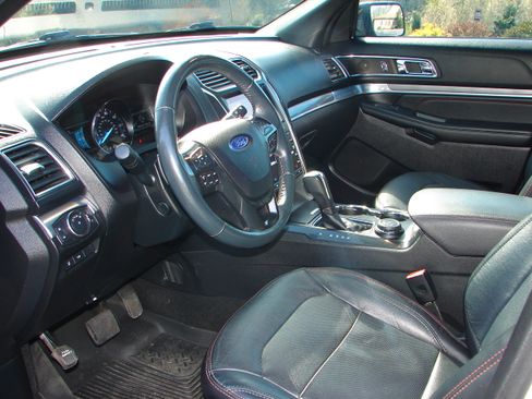Used 2019 Ford Explorer Sport image 4