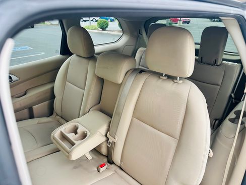 Used 2017 Nissan Pathfinder SV image 24