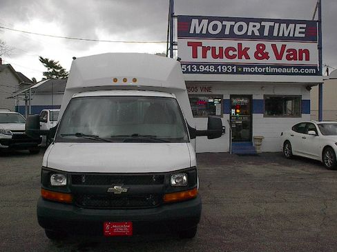 Used 2015 Chevrolet Express 3500 image 2