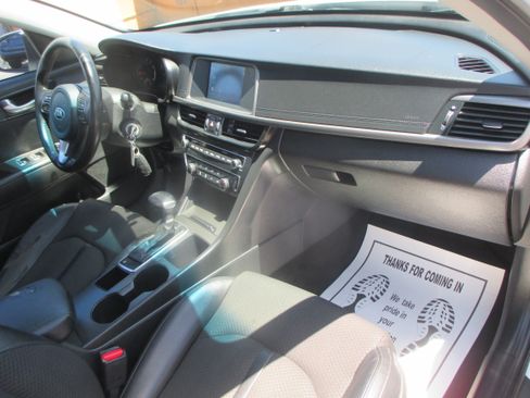Used 2018 Kia Optima S FWD image 8
