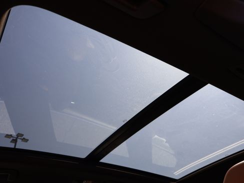 Used 2016 Porsche Cayenne S image 16