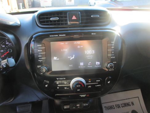 Used 2019 Kia Soul ! image 6