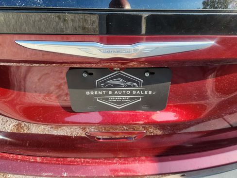 Used 2018 Chrysler Pacifica Touring-L FWD image 9