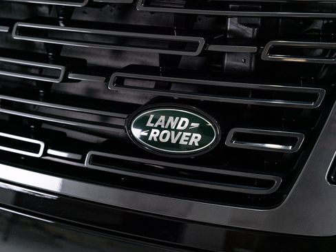 Used 2025 Land Rover Range Rover SE image 30