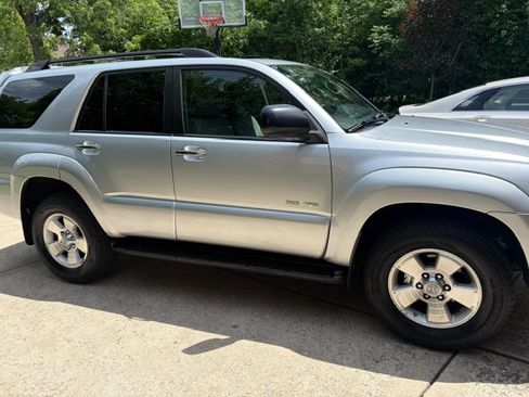 Used 2007 Toyota 4Runner 4WD SR5 image 2