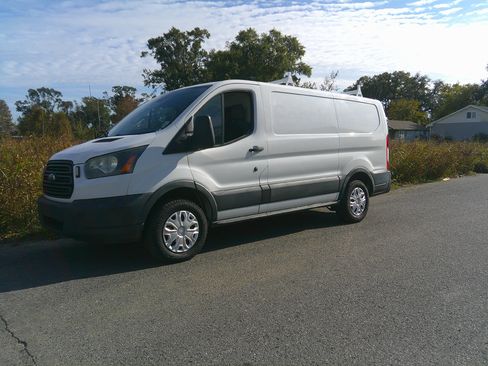 Used 2016 Ford Transit 150 XL image 1