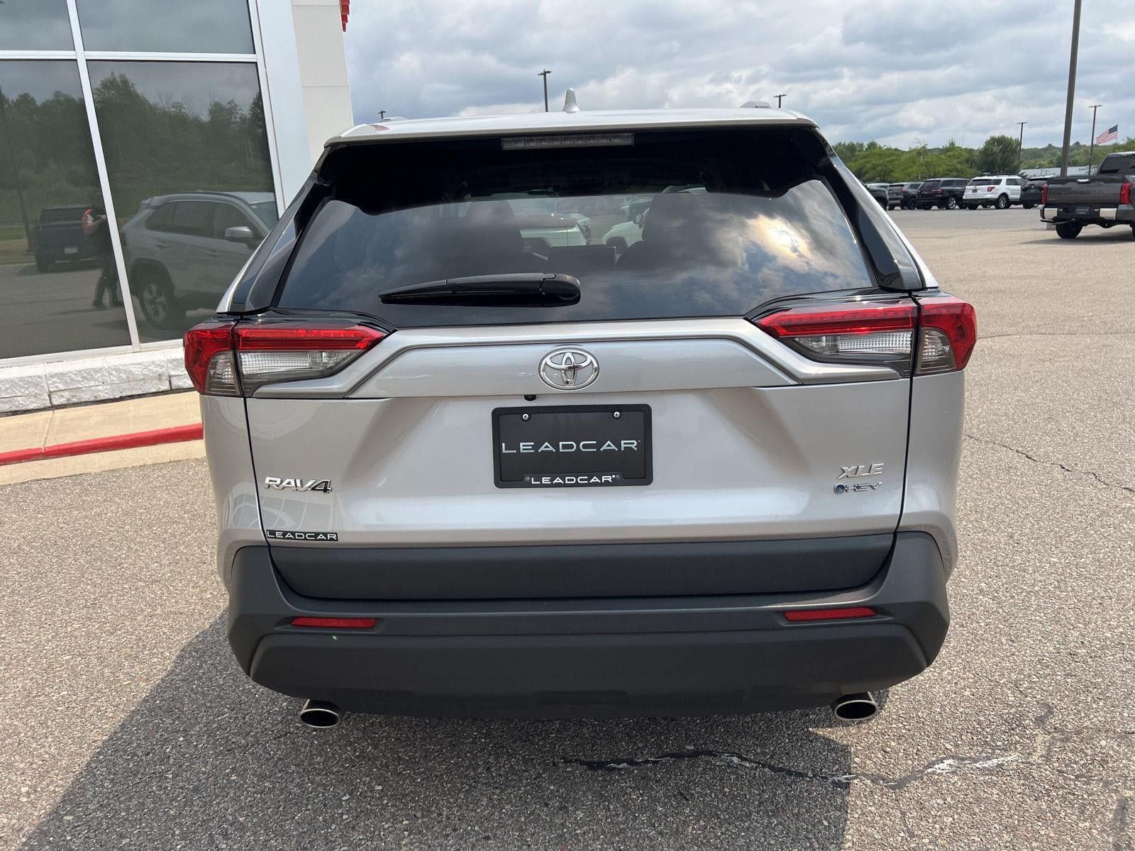 Used 2025 Toyota RAV4 XLE AWD/4WD image 7