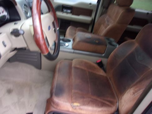 Used 2005 Ford F150 King Ranch image 4