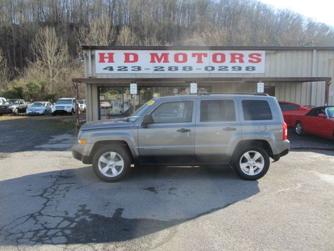 Used 2013 Jeep Patriot Sport image 1