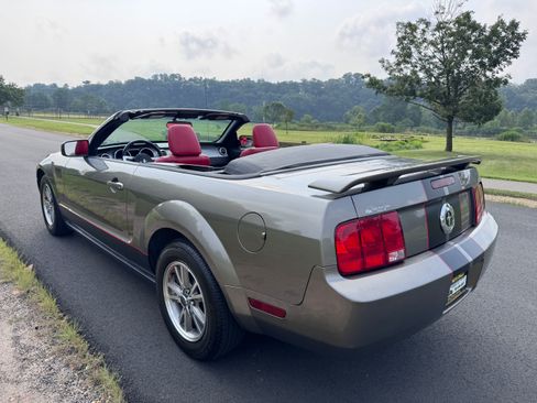 Used 2005 Ford Mustang Premium image 26
