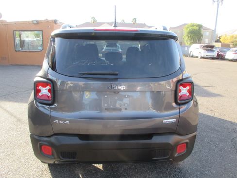 Used 2017 Jeep Renegade Latitude image 10