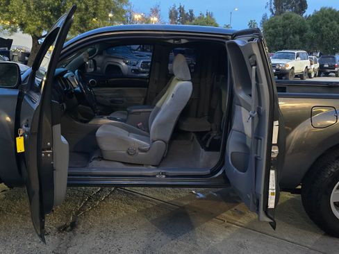 Used 2010 Toyota Tacoma SR5 image 24