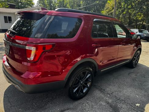 Used 2017 Ford Explorer FWD XLT image 5