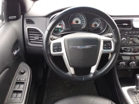Used 2013 Chrysler 200 Limited image 18