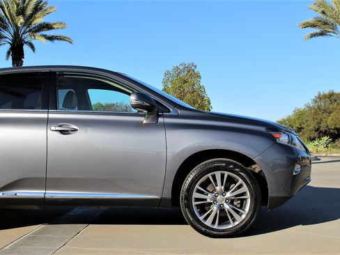 Used 2013 Lexus RX 450h image 2