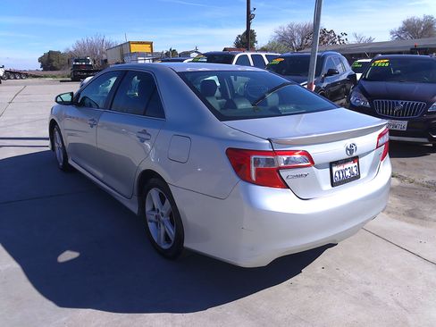 Used 2012 Toyota Camry SE image 3