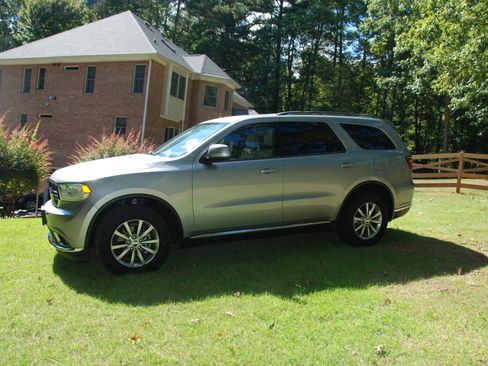 Used 2018 Dodge Durango AWD SXT image 2