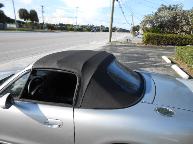 Used 2005 MAZDA MX-5 Miata LS RWD image 17