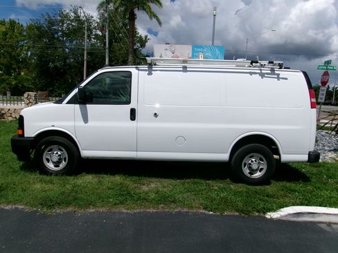 Used 2017 Chevrolet Express 2500 UNAVAIL RWD image 2