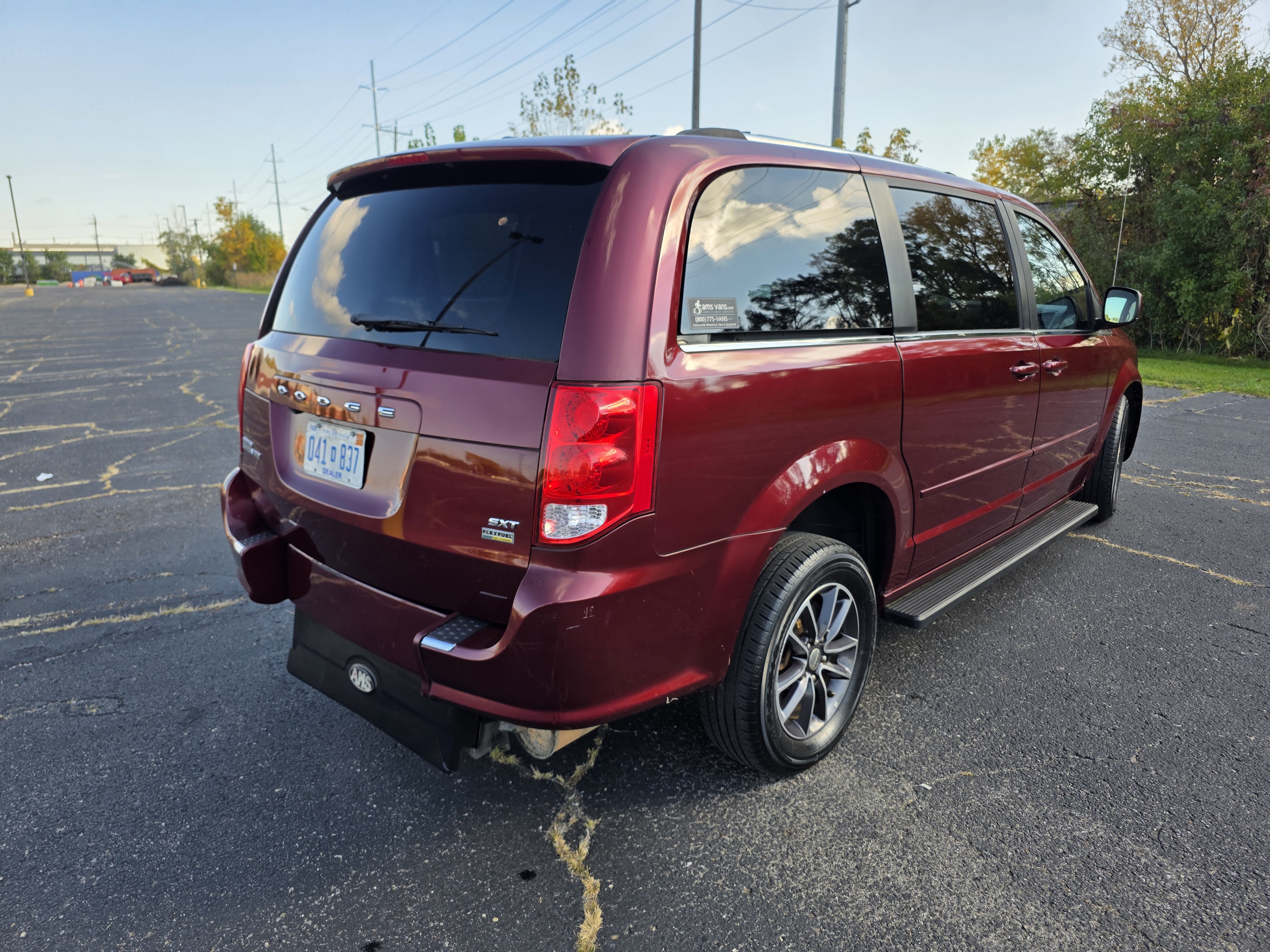 Used 2017 Dodge Grand Caravan SXT FWD image 5