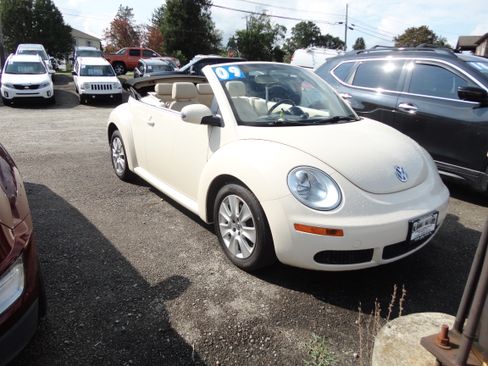 Used 2009 Volkswagen Beetle Convertible FWD image 3