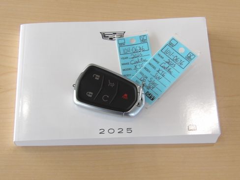 Used 2025 Cadillac XT6 Premium Luxury image 38