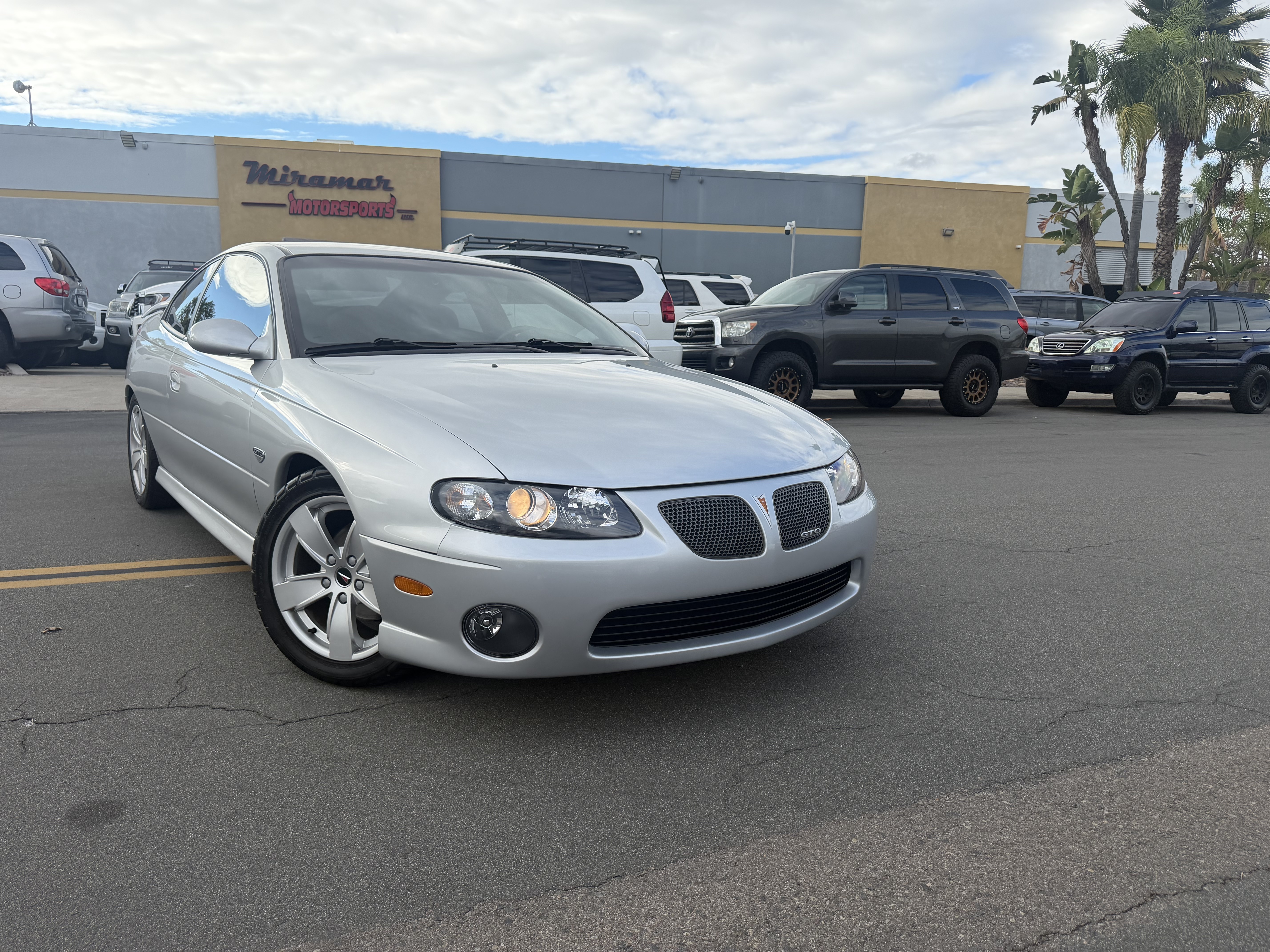 Used 2004 Pontiac GTO UNAVAIL RWD image 1