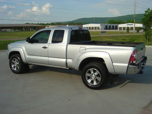 Used 2012 Toyota Tacoma PreRunner image 2