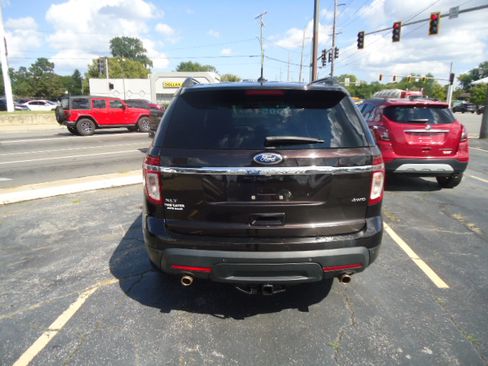 Used 2013 Ford Explorer 4WD XLT image 2