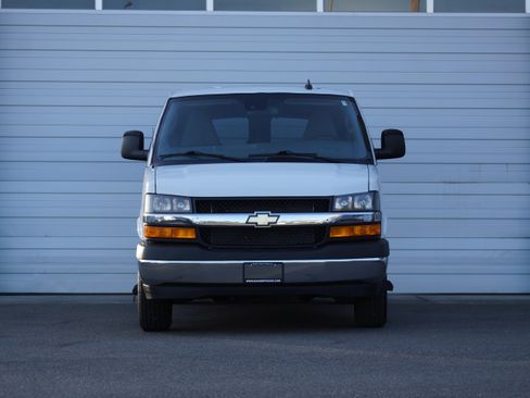 Used 2021 Chevrolet Express 3500 LT image 2