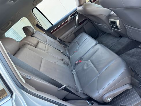 Used 2018 Lexus GX 460 image 29