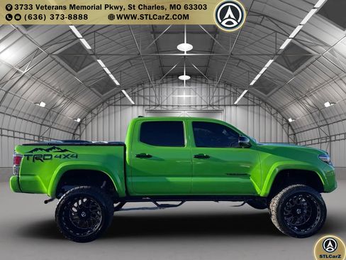 Used 2020 Toyota Tacoma TRD Sport image 2