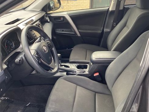 Used 2017 Toyota RAV4 LE image 20