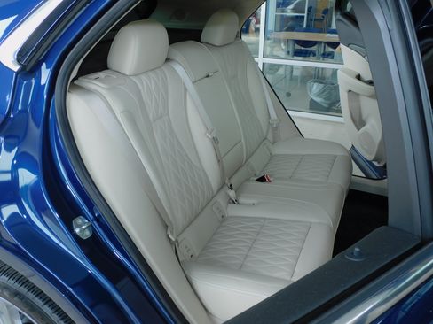 Used 2023 Buick Envision FWD Avenir image 26