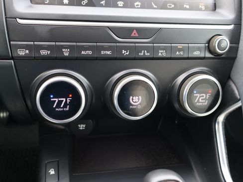 Used 2019 Jaguar E-PACE SE image 34