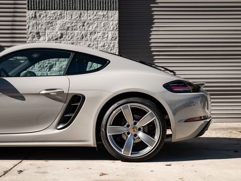 Used 2023 Porsche 718 Cayman image 17