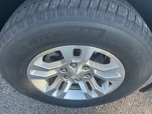 Used 2017 Chevrolet Tahoe LT image 17