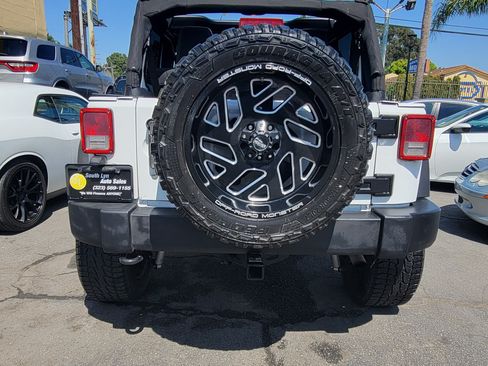 Used 2012 Jeep Wrangler Unlimited Sport image 4