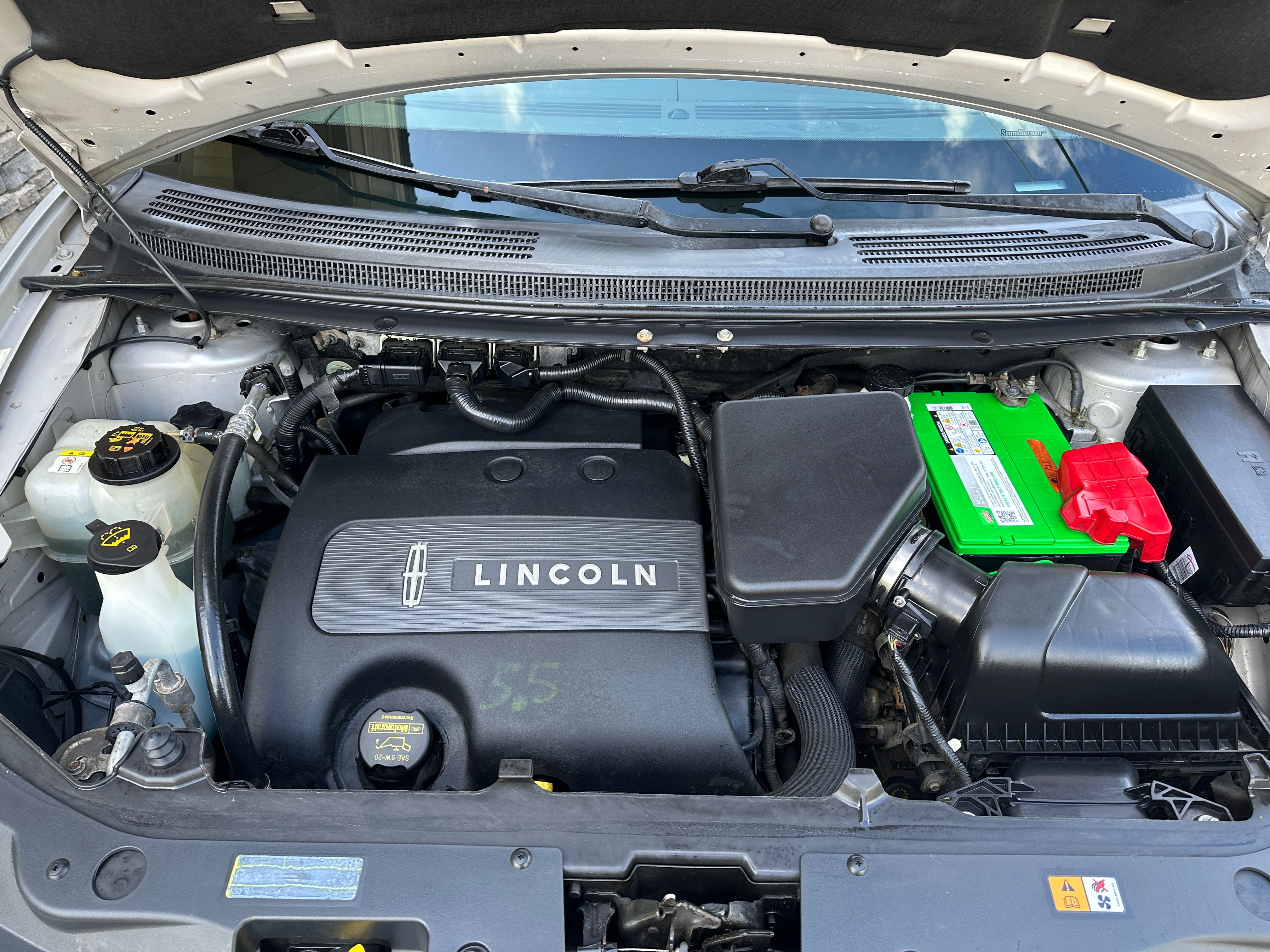 Used 2011 Lincoln MKX AWD image 20