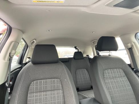 Used 2023 Honda HR-V LX image 9