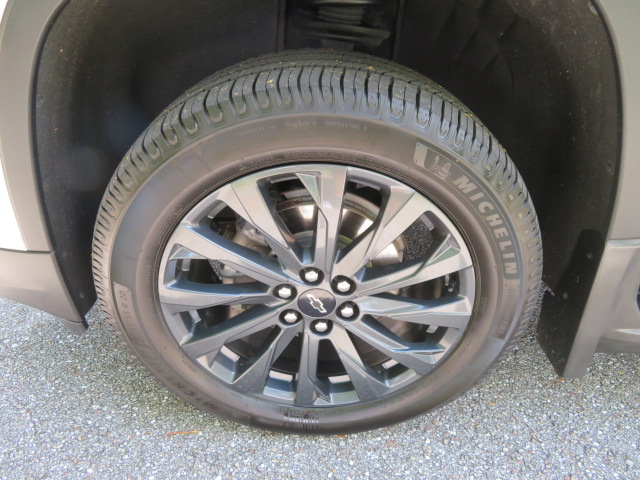 Used 2022 Chevrolet Traverse FWD RS image 18