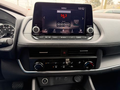 Used 2023 Nissan Rogue S image 7