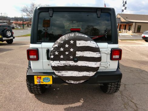 Used 2018 Jeep Wrangler Unlimited Sport image 11