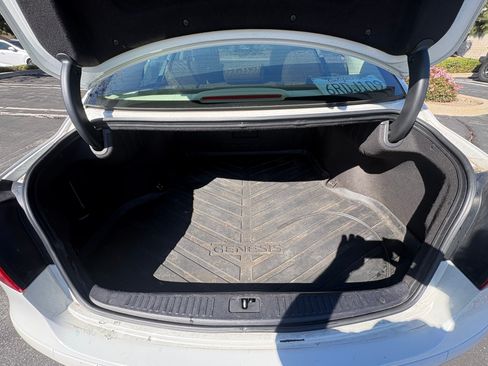 Used 2011 Hyundai Genesis 3.8 image 18